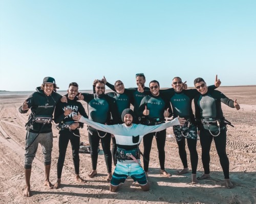 Cours en groupe Groupe de 10 kitesurfeurs